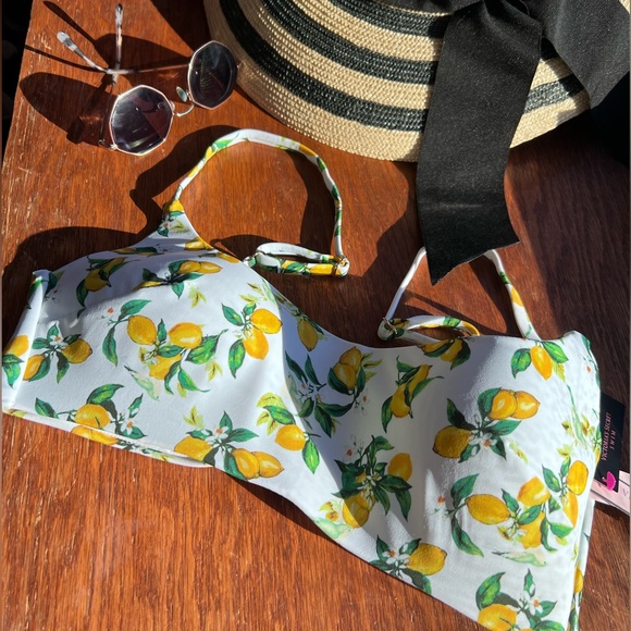 πππAmalfi Coast Lemon Print Bikini Set- Size L πππ - Picture 2 of 15